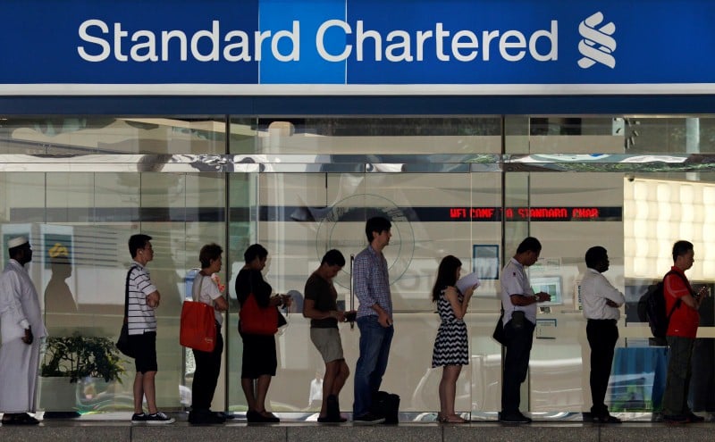 Standard Chartered voit ses résultats baisser d'environ 20%