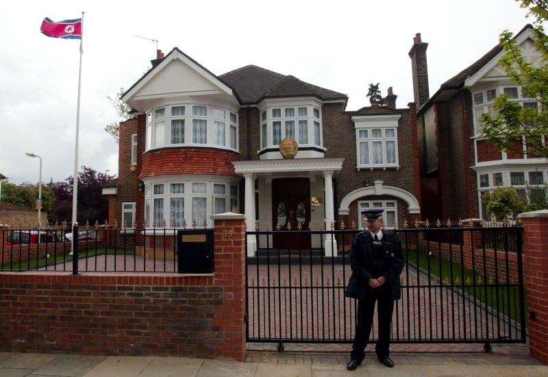 L'ambassadeur adjoint nord-coreen a londres fait defection