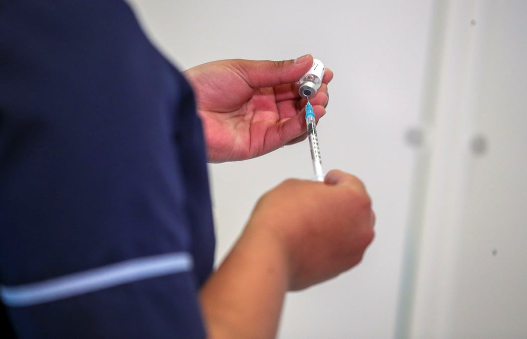 Coronavirus: l'ue examine le candidat vaccin de pfizer et biontech