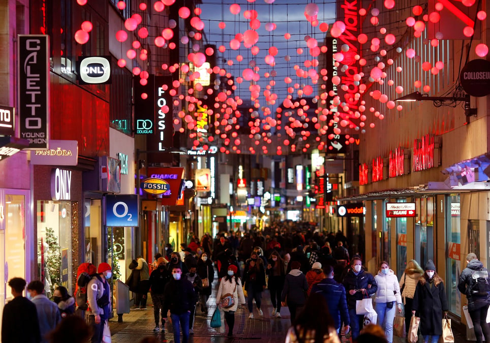 Photo d'archives de la principale rue commercante hohe strasse a cologne