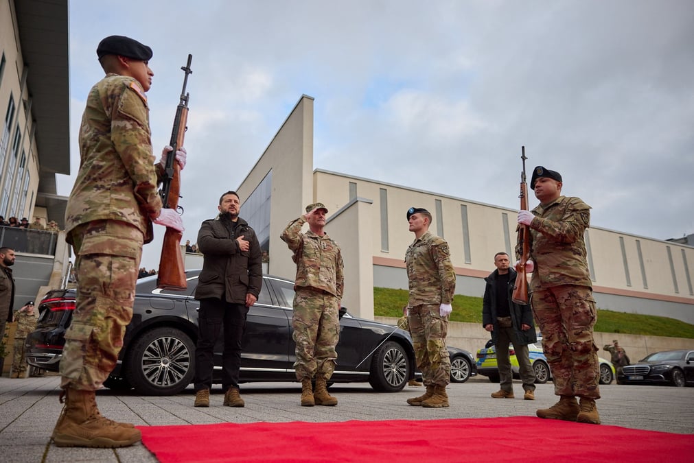 Le president ukrainien zelenskiy visite le quartier general de l'armee americaine pour l'europe et l'afrique a wiesbaden