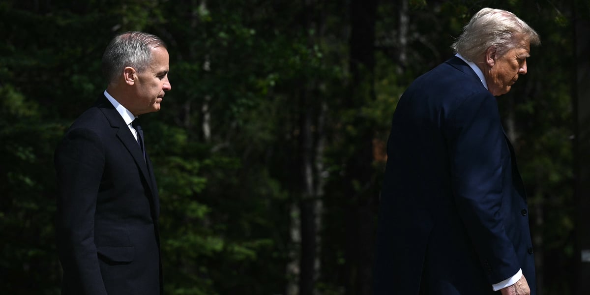 Le Premier ministre canadien Mark Carney et Donald Trump, le 16 juin 2025 lors du G7.