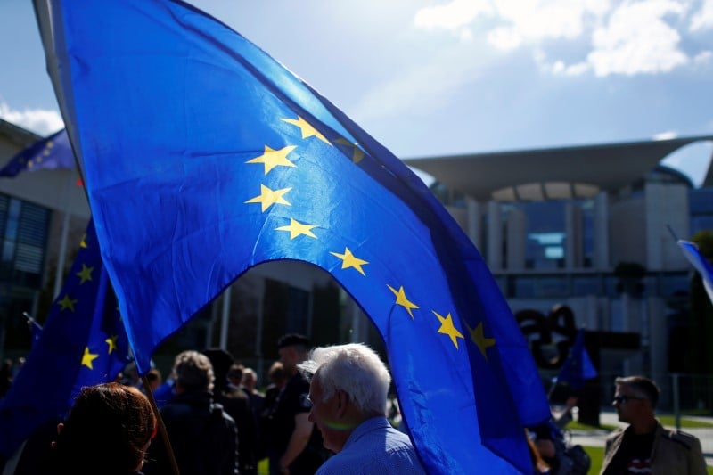 Union europeenne: les "anti-strasbourg" misent sur macron et le brexit