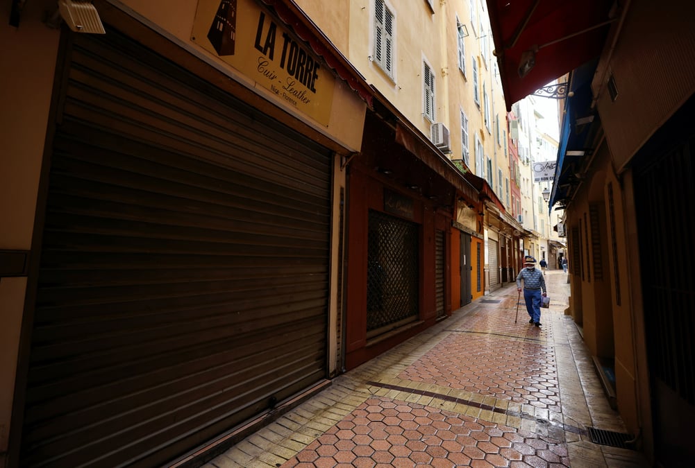 France: vers un deconfinement en 4 etapes, reouverture des terrasses et lieux culturels le 19 mai