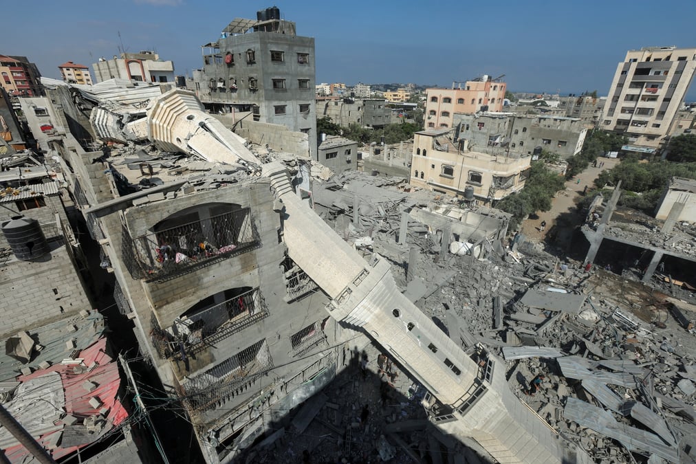 Consequences d'une frappe israelienne sur la mosquee abdullah azzam a nuseirat, dans la bande de gaza centrale