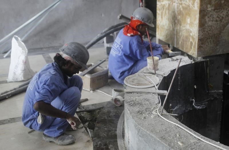 Amnesty fustige l'exploitation des travailleurs etrangers au qatar