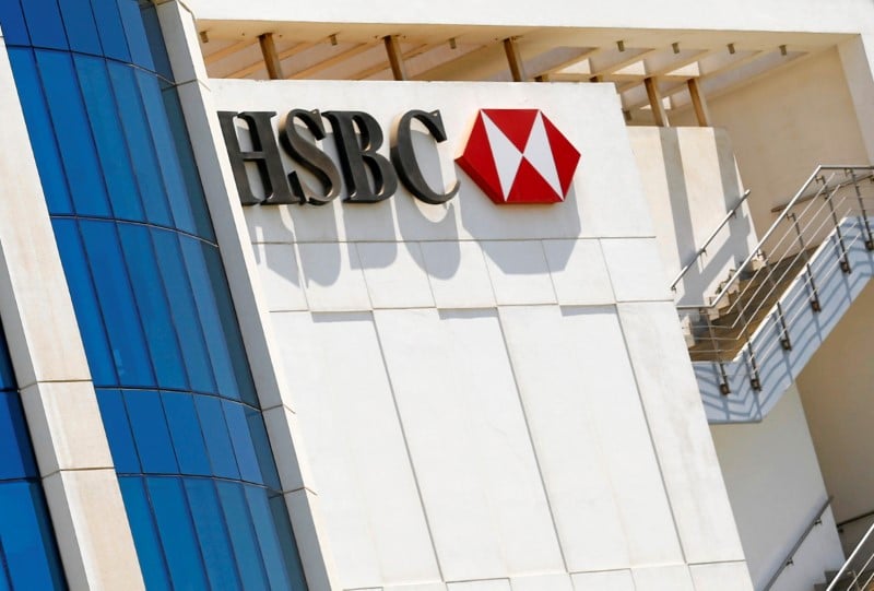 Hsbc pourrait transferer moins d'un millier de postes a paris