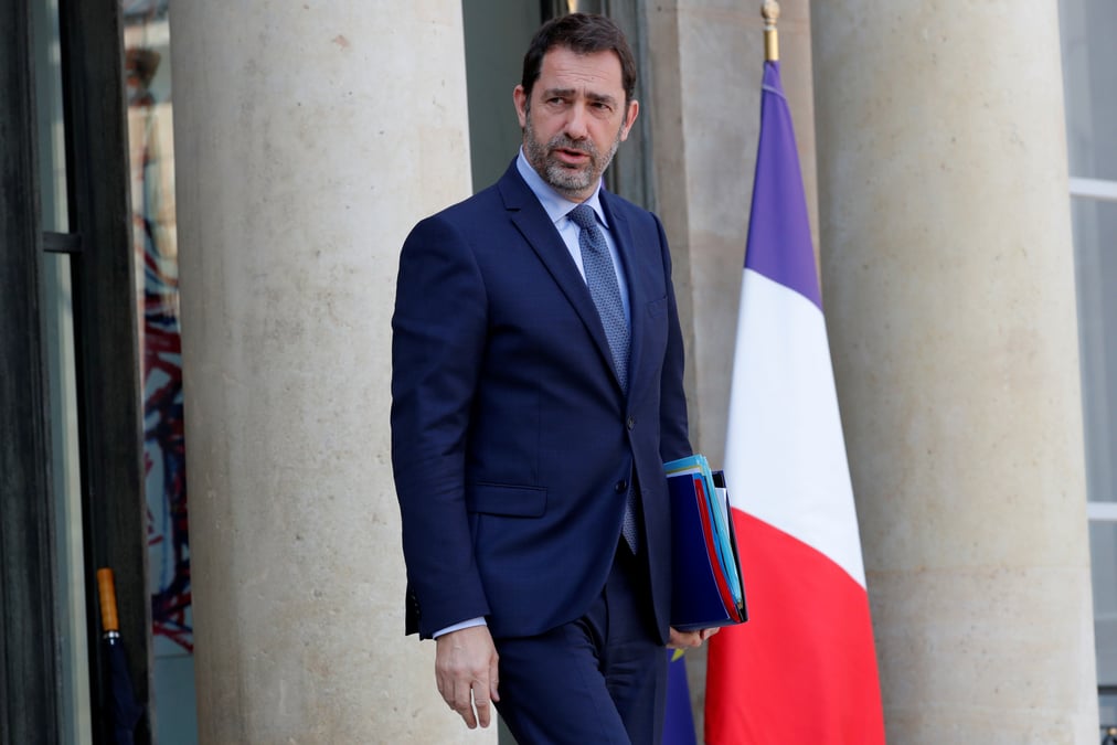 Gilets jaunes: castaner craint de nouvelles violences samedi