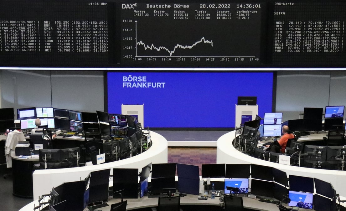 Les bourses europeennes terminent en baisse