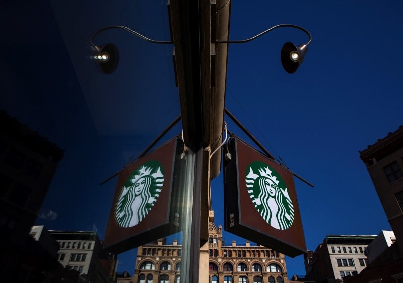 Starbucks relève ses prévisions après un solide T2