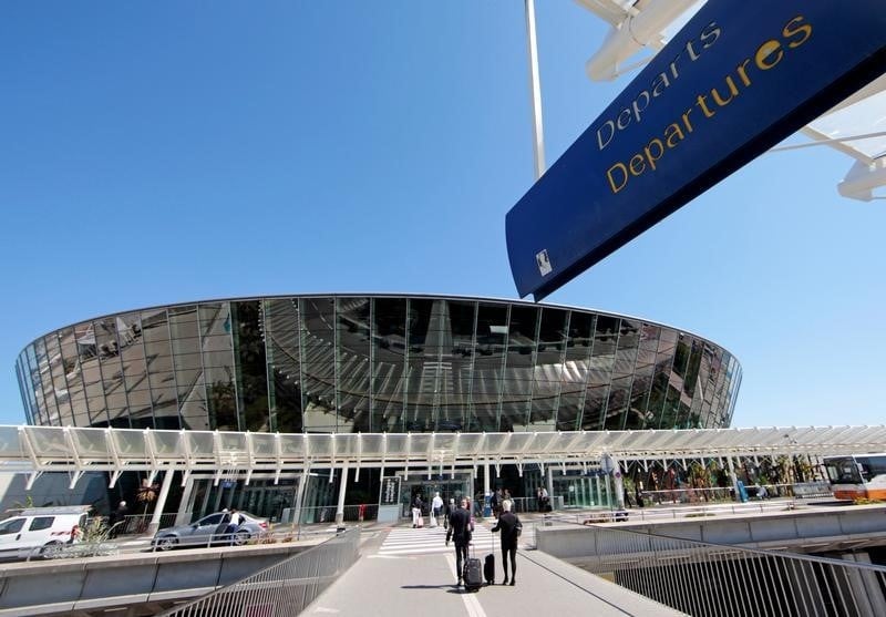 Les alpes-maritimes cedent 4% de l'aeroport de nice