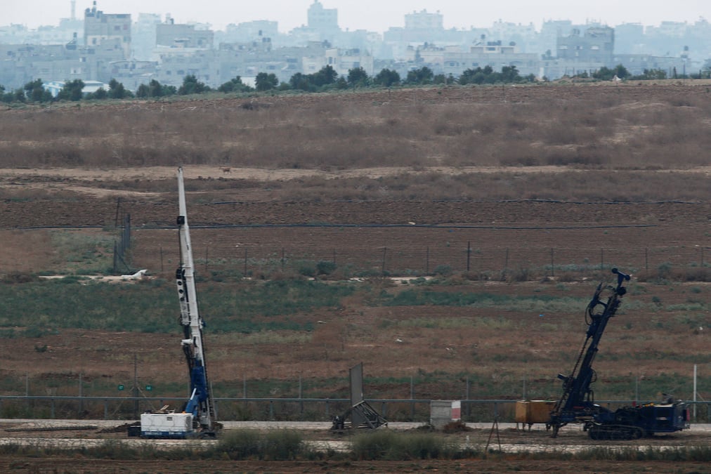 Un mur souterrain a la frontiere entre israel et gaza