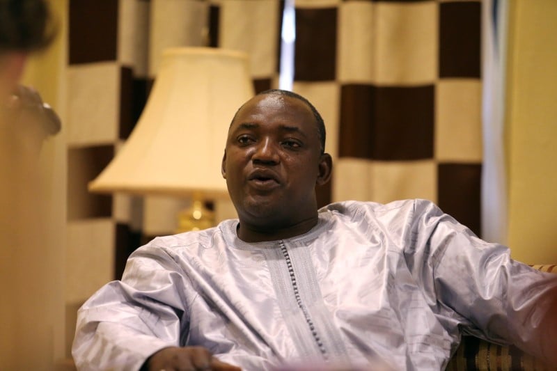 Adama barrow investi nouveau president gambien