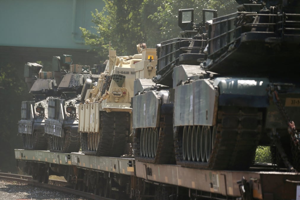 Des chars Abrams fabriqués aux Etats-Unis sont livrés à l'Ukraine.