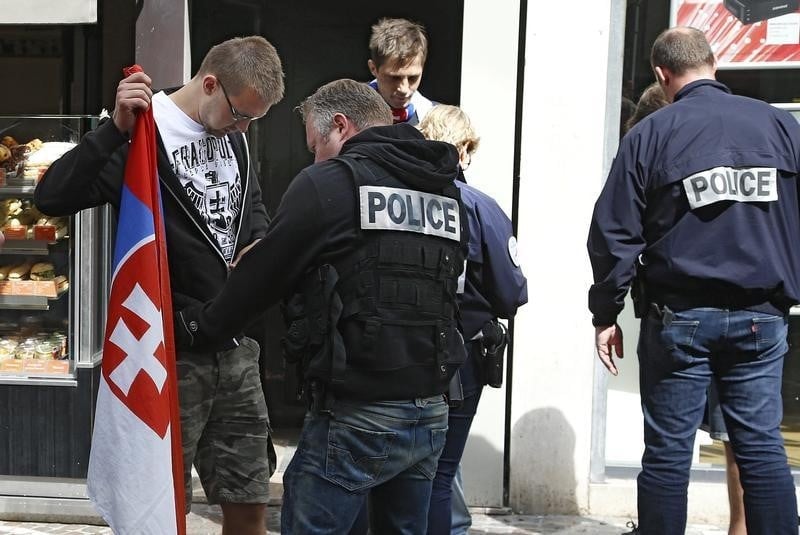 La police a interpelle 323 personnes depuis le debut de l'euro