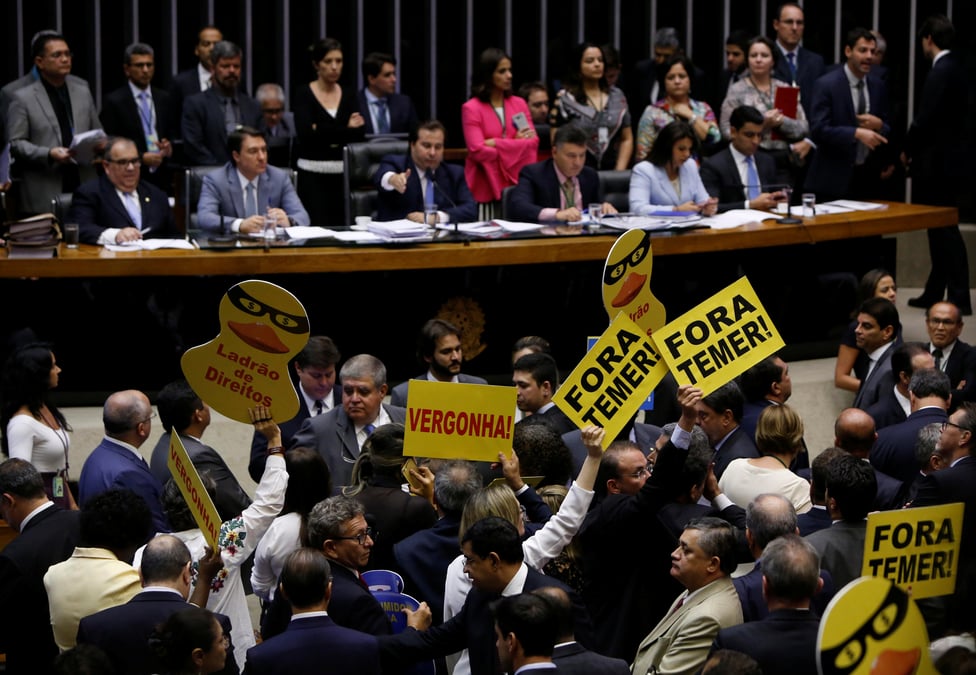 Les deputes bresiliens epargnent a temer de nouvelles poursuites