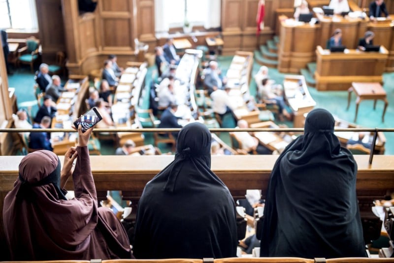 Le danemark interdit le voile integral dans les lieux publics
