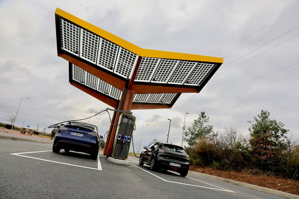 une station FASTNED sur le réseau APRR