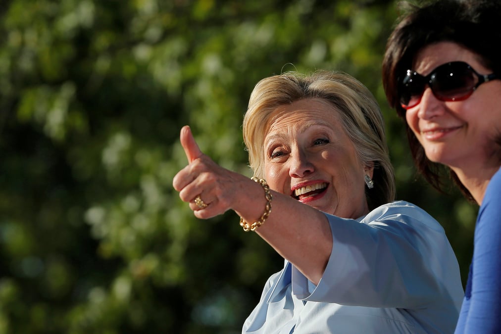 Clinton denonce l'attirance de trump pour poutine