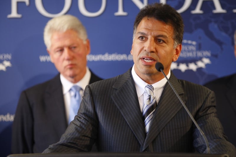 Des actionnaires de mylan reclament la demission du president