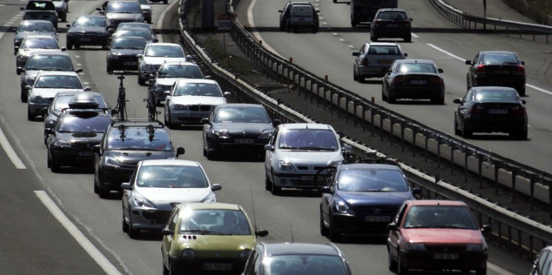 Les voitures connectées doivent notamment permettre de diminuer les bouchons et les accidents de la route.