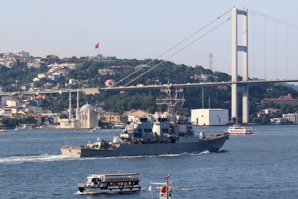 Exercices militaires en mer noire malgre l'opposition de moscou