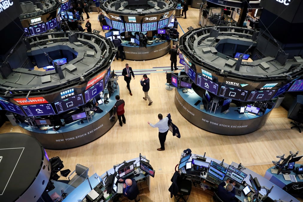 Photo d'archives de traders travaillant a la bourse de new york (nyse)