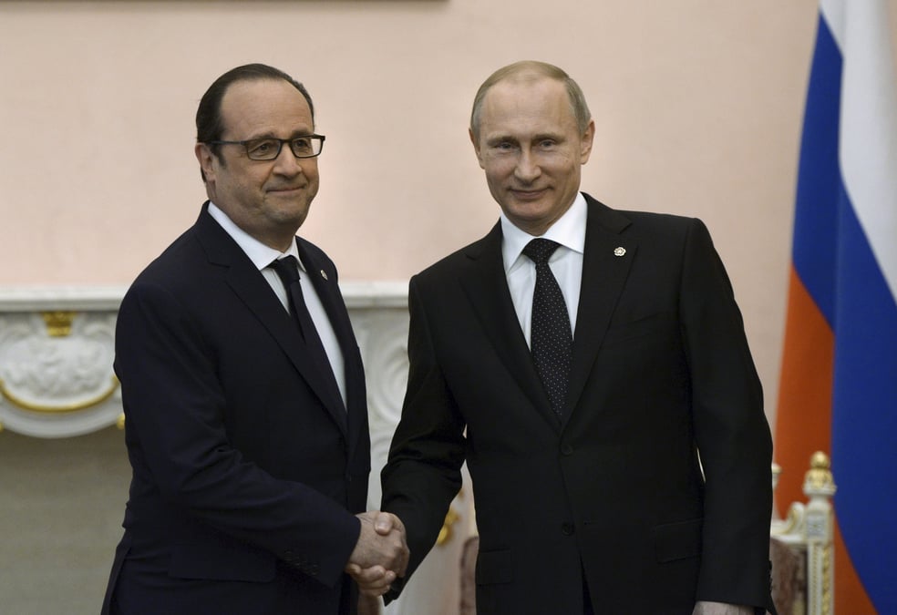 Pas de decision definitive sur le contrat mistral, dit hollande