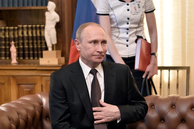 A athenes, vladimir poutine recoit le soutien d'alexis tsipras contre les sanctions