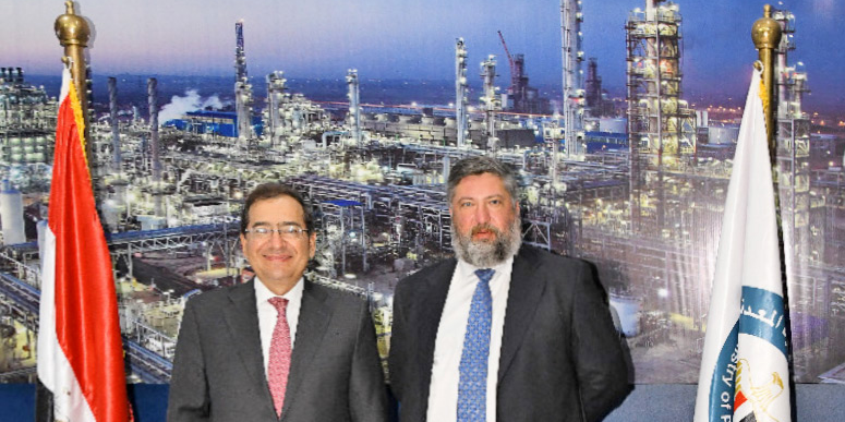 Tarek el Mulla, ministre égyptien du Pétrole et des ressources minérales (à gauche) et Sergiy Pereloma, premier adjoint au directeur général de Naftogaz.