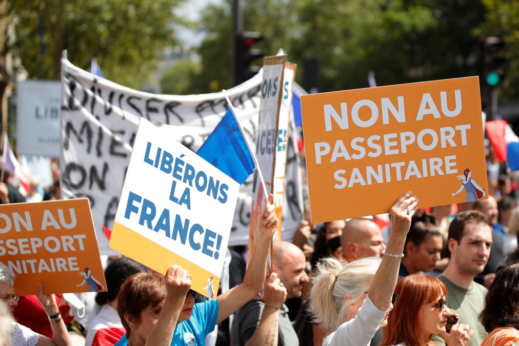 France: la loi sur le "pass sanitaire" promulguee, elargissement des lundi