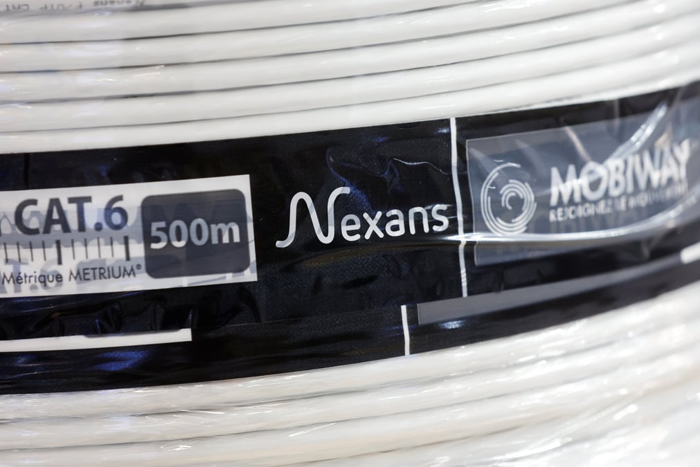 Une bobine de cable de la marque nexans