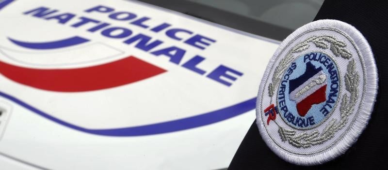 Un policier blesse par une voiture volee dans les yvelines