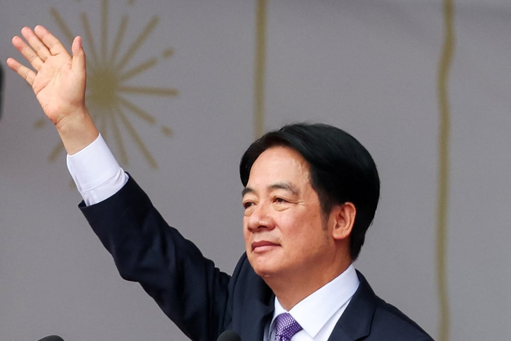 Le president taiwanais lai ching-te salue la foule lors de la fete nationale pour marquer le 113eme anniversaire de la republique de chine, le nom officiel de taiwan