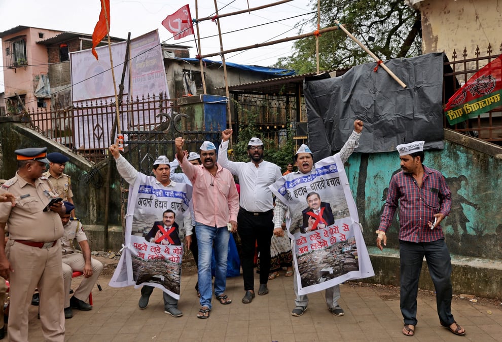 Photo d'archives des manifestants lors d'une manifestation contre le reamenagement de dharavi par le groupe adani a mumbai
