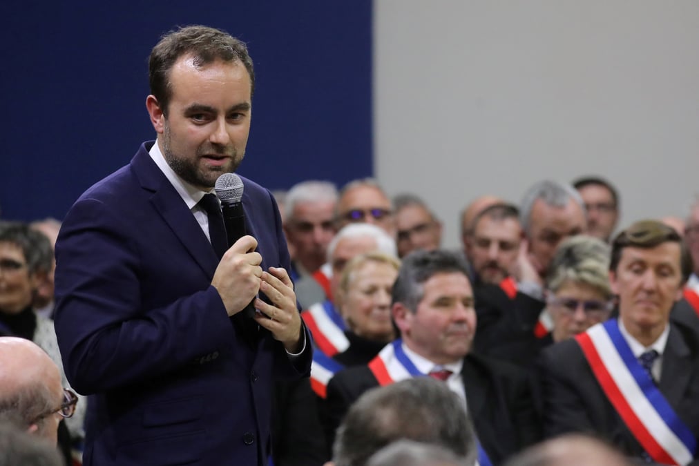Operation seduction de l'executif vers les maires lr