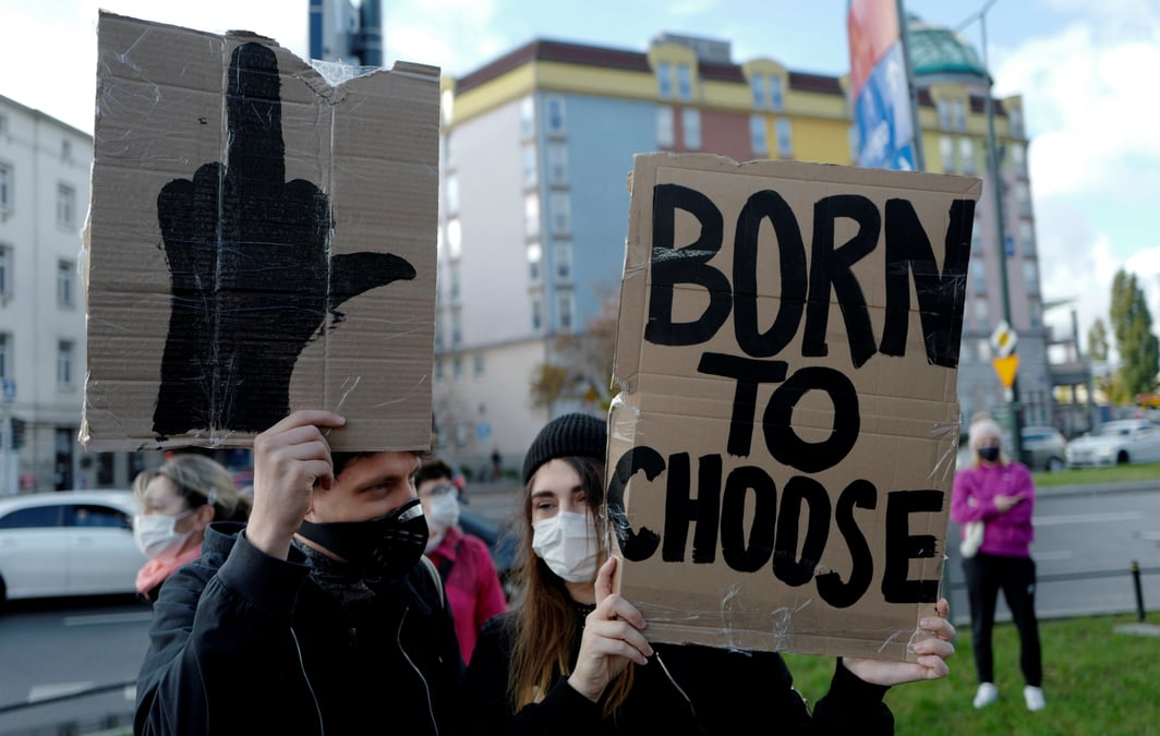 Coronavirus: plusieurs interpellations a varsovie apres des manifestations