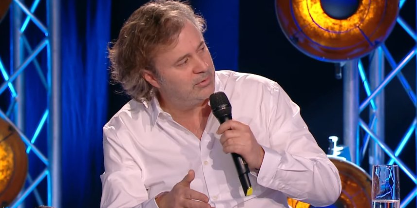« Il faut relire les premières pages du livre pour poursuivre l'histoire », note le philosophe Charles Pépin.