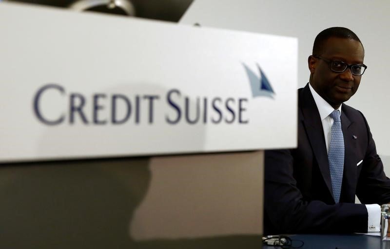 Credit suisse reduit ses couts et ses objectifs, l'action monte