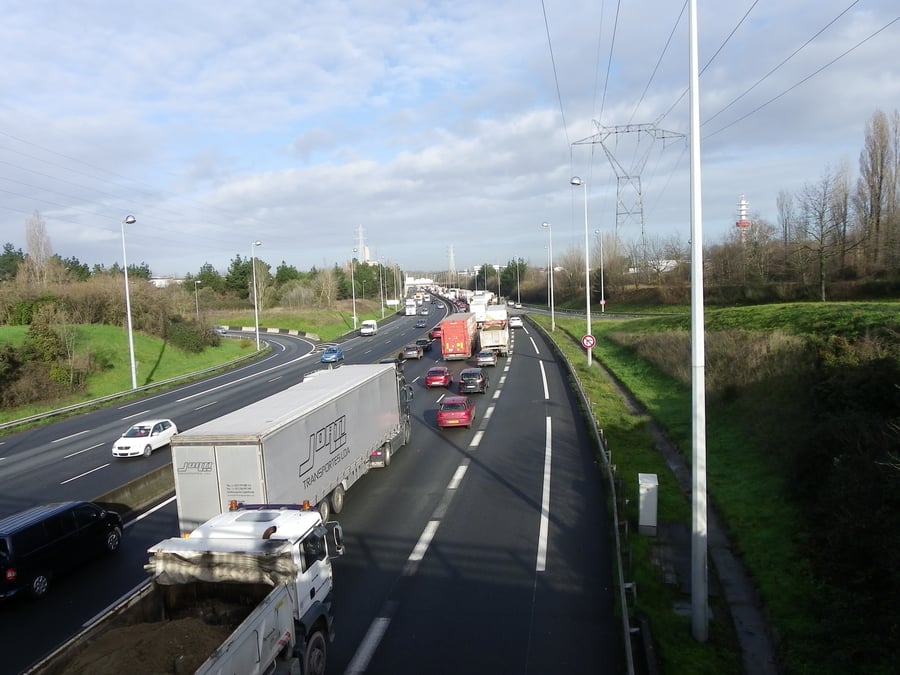 Si l'activité des transporteurs routiers se poursuit, elle est globalement affectée par la crise sanitaire du Covid-19.