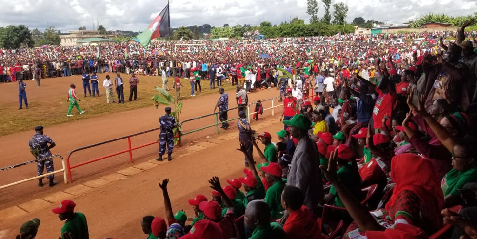 Des militants du CNL qui auraient été interdis ce lundi 27 avril par les autorités provincial de Kayanza de se rendre à Ngozi (nord) dans le cadre de la campagne présidentielle. 

Le CNL a débuté ce lundi 27 avril la campagne présidentielle au stade Muremera  à Ngozi, dans le nord du Burundi.