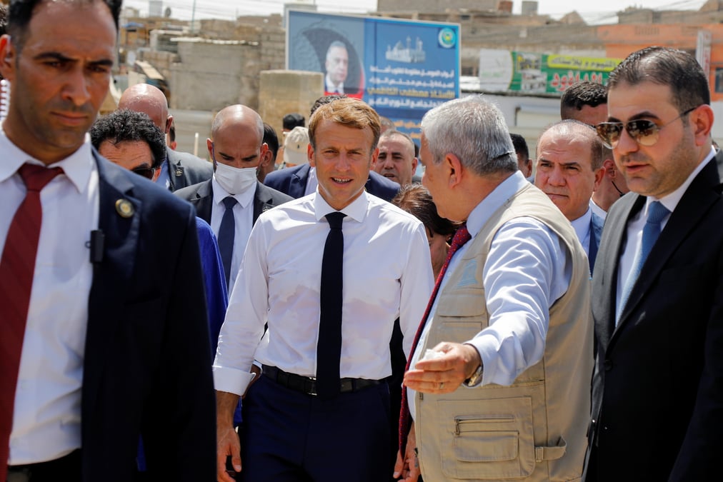 A mossoul, ancien fief de daech, macron plaide pour le dialogue