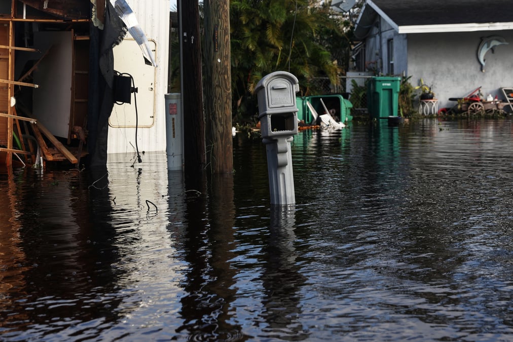 Des maisons endommagees apres le passage de l'ouragan ian sur la cote sud-ouest de la peninsule de floride