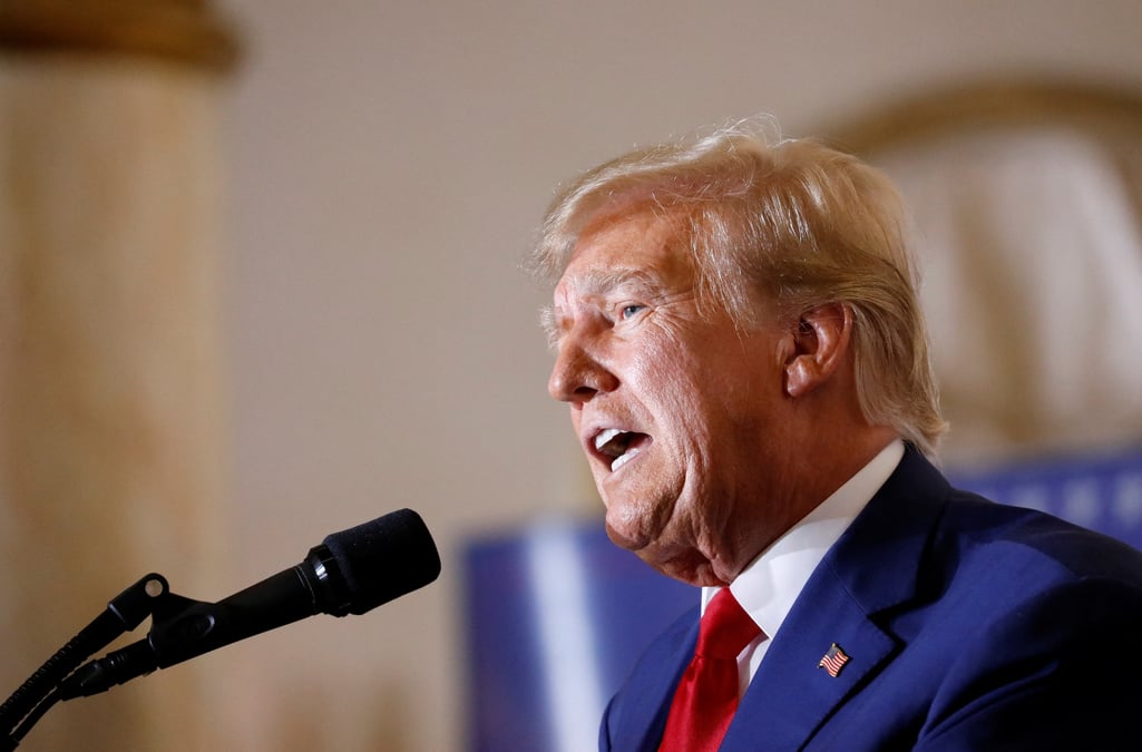 Donald trump a palm beach (etats-unis) apres sa mise en accusation