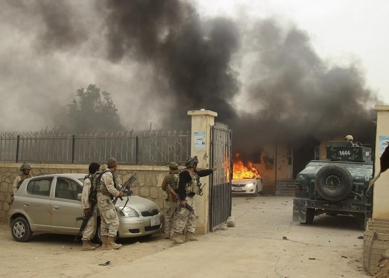 Plus de civils afghans tues dans des combats que par des bombes en 2014