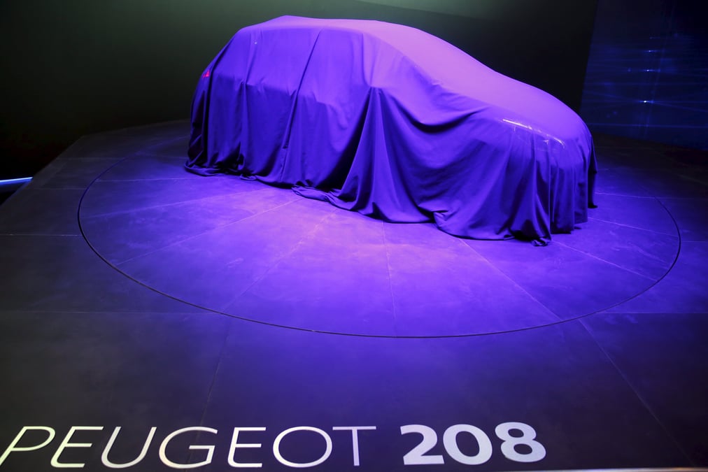 Peugeot et le secteur automobile en recul a mi-seance de la bourse de paris