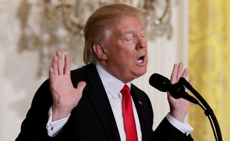 Trump nie tout contact entre son equipe de campagne et la russie