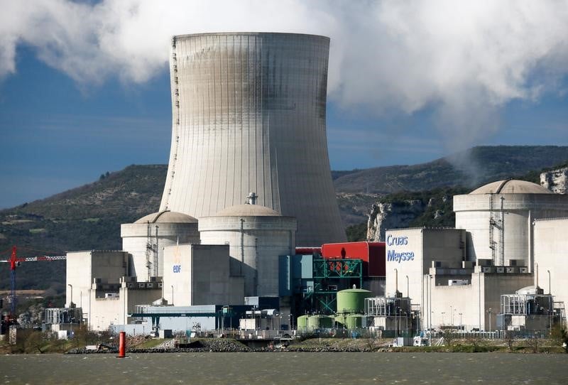 La fin du nucleaire pronee par hamon et melenchon couterait 217 milliards d'euros