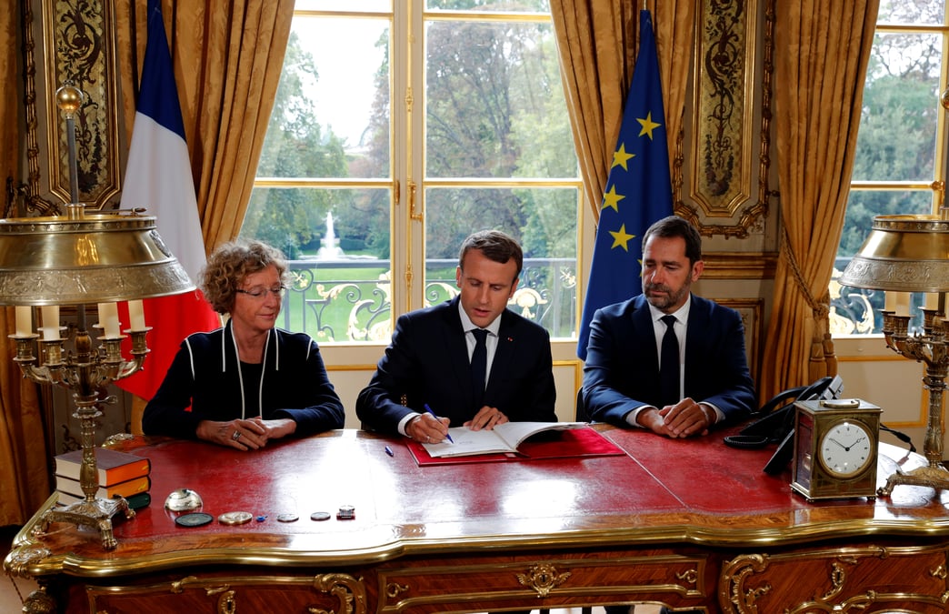 Macron a signe les cinq ordonnances reformant le code du travail