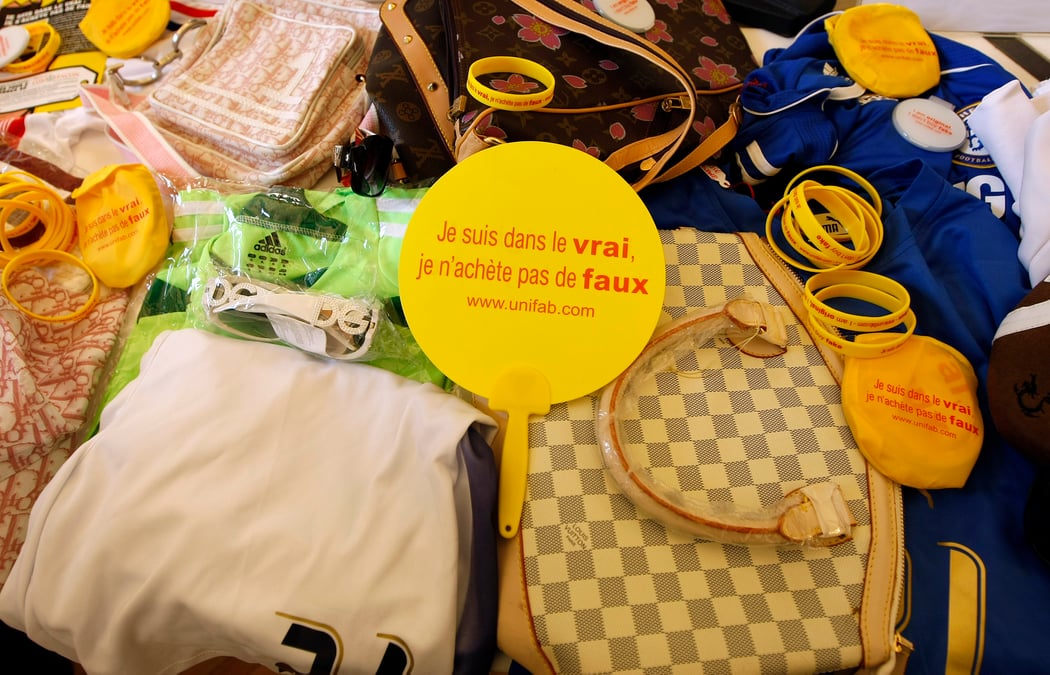contrefaçon, douane, marque déposée, commerce, fraude,